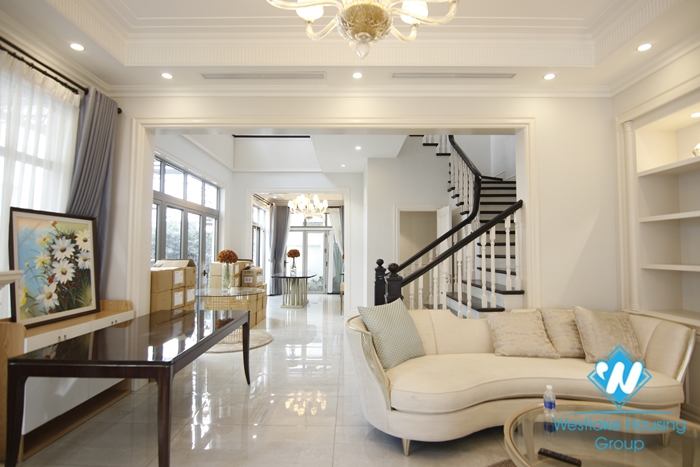 Adjacent villa for rent, equipped with modern furniture for rent in Vinhome Harmony Long Bien